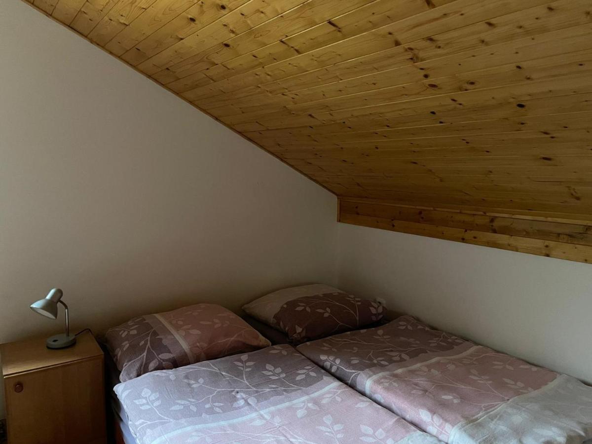 Chata Bezdrev U Hluboke Nad Vltavou Hluboka nad Vltavou Exterior photo